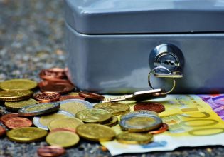 Διέξοδος από τις καταθέσεις μηδενικού επιτοκίου – Τι σχεδιάζουν οι τράπεζες