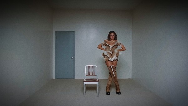 H Τέιτ ΜακΡέι μιλά για τις φυλλάδες που «κρεμούν στα μανταλάκια» τις τολμηρές τραγουδίστριες