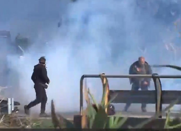 Κρήτη: Συλλαλητήριο αγροτών στο αεροδρόμιο Ηρακλείου – Δέχτηκαν επίθεση με χημικά από την αστυνομία