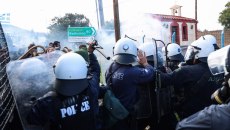 Αγρότες: Προχωρούν με μπλόκα σε αεροδρόμια, λιμάνια, κεντρικές αρτηρίες – Με καταστολή απαντά η κυβέρνηση