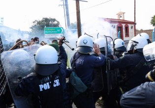 Αγρότες: Προχωρούν με μπλόκα σε αεροδρόμια, λιμάνια, κεντρικές αρτηρίες – Με καταστολή απαντά η κυβέρνηση