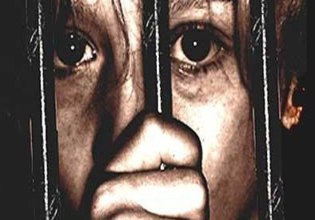 Η αβάσταχτη σκληρότητα μιας αδιάφορης προς τα παιδιά Πολιτείας – Γιατί με τα παιδιά ό,τι δίνεις παίρνεις