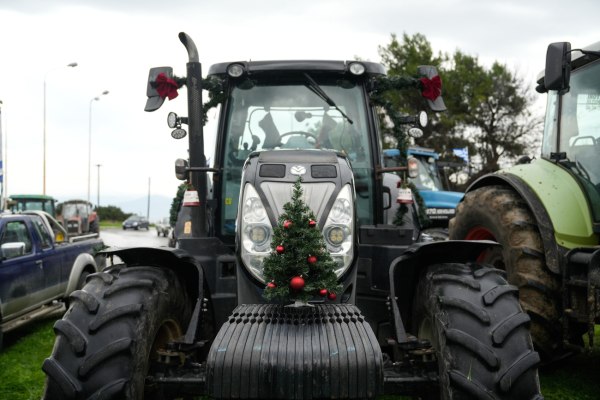 Αγρότες: Εξαπλώνονται οι κινητοποιήσεις των αγροτών σε ολόκληρη την χώρα – «Δεν θα φύγουμε από τα μπλόκα»