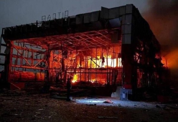 Επιθέσεις σε σιδηροδρομικό σταθμό και άλλες υποδομές στην Ουκρανία [βίντεο]