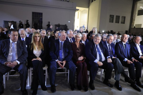 Μαξίμου: Επιτέθηκε στον Καραμανλή για το αγροτικό, αναδίπλωση όμως μετά τις υποκλοπές – Εικόνα πολιτικής απομόνωσης για Μητσοτάκη