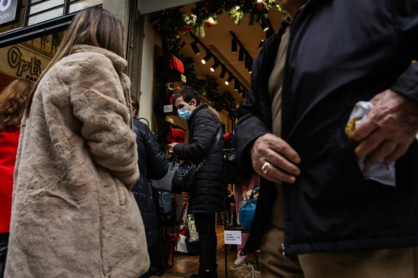 Ανοιχτά καταστήματα την Κυριακή – Το ωράριο λειτουργίας έως την Τετάρτη