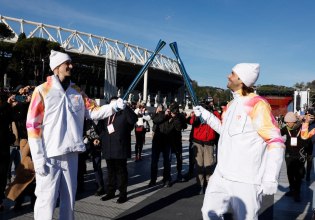 Σπουδαία στιγμή: Λαμπαδηδρόμος στους Χειμερινούς Ολυμπιακούς Αγώνες ο Πολονάρα (vids)