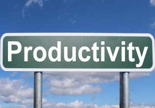 Τι κρατάει χαμηλά την παραγωγικότητα: Οι 10 +1 πληγές που βαθαίνουν το χάσμα ΕΕ-ΗΠΑ