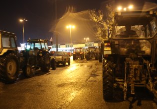 Αγρότες: «Ουρές» χιλιομέτρων από ακινητοποιημένες νταλίκες στον Προμαχώνα