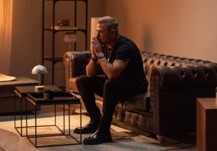 Αντώνης Ρέμος – «Δευτέρα»: Tο συναρπαστικό video με τη σύγχρονη αισθητική