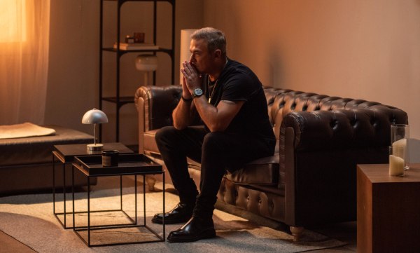 Αντώνης Ρέμος – «Δευτέρα»: Tο συναρπαστικό video με τη σύγχρονη αισθητική