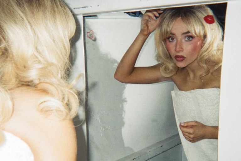 Σκληρή βεντέτα: Λευκός Οίκος εναντίον Σαμπρίνα Κάρπεντερ – Νέο βίντεο της ICE μετά την οργή της