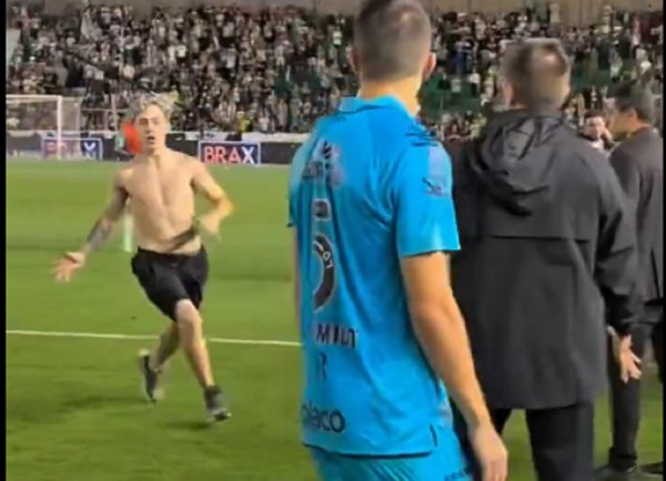 Οπαδός της Σάντος «μπούκαρε» στο γήπεδο για να μιλήσει στον Νεϊμάρ και… τραυμάτισε παίκτη! (vid)