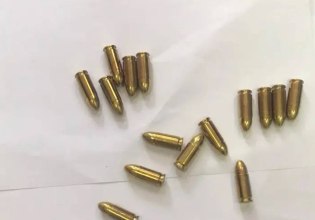 Χανιά: Τρίγωνα κάλαντα και… μπαλωθιές – Άναμμα Χριστουγεννιάτικου δέντρου με κρότο