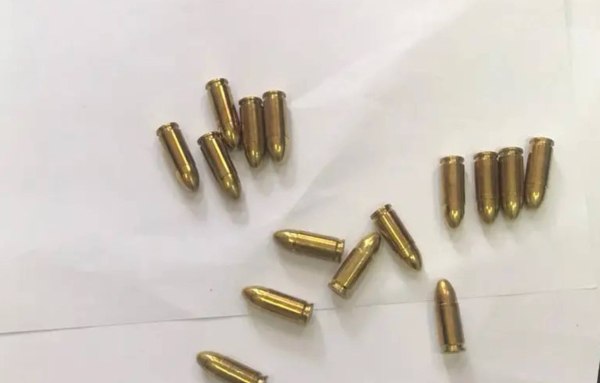 Χανιά: Τρίγωνα κάλαντα και… μπαλωθιές – Άναμμα Χριστουγεννιάτικου δέντρου με κρότο