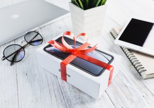 Δώρα τεχνολογίας: Οι πιο hot επιλογές για τους αγαπημένους σου