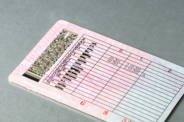 Μπορείς να δείξεις το δίπλωμα οδήγησης ψηφιακά χωρίς πρόστιμο – Πώς θα το κάνεις