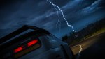 Οδήγηση με κακοκαιρία: Τι θα συμβεί αν πέσει κεραυνός πάνω σε αυτοκίνητο