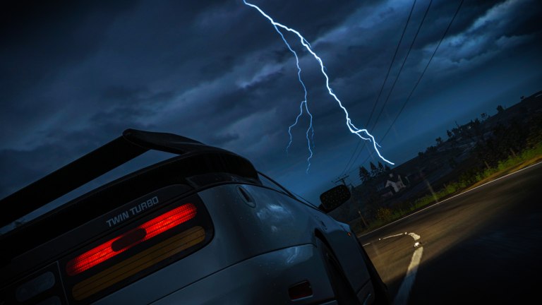Οδήγηση με κακοκαιρία: Τι θα συμβεί αν πέσει κεραυνός πάνω σε αυτοκίνητο