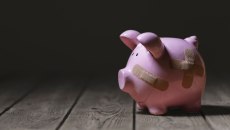 Χρέος: Βάζει την παγκόσμια οικονομία σε κατάσταση μόνιμης πίεσης 