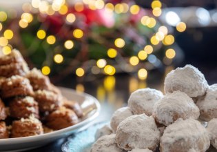 Μελομακάρονα και κουραμπιέδες: Τα μυστικά για τα πιο λαχταριστά γλυκά