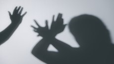 Πατέρας τριών παιδιών καταδικάστηκε για κακοποίηση – Η μητέρα ανέλαβε την αποκλειστική επιμέλεια