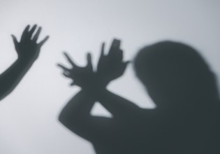 Πατέρας τριών παιδιών καταδικάστηκε για κακοποίηση – Η μητέρα ανέλαβε την αποκλειστική επιμέλεια