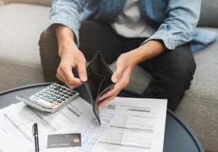 Γιατί τελειώνει ο μισθός στις 20 του μηνός