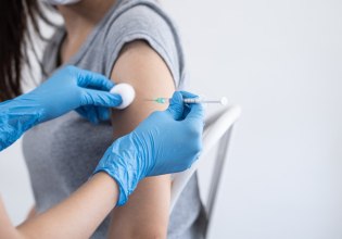 Γρίπη: 70.000 ευπαθείς πολίτες δεν έχουν κάνει το εμβόλιο – Υπολείπονται 600.000 εμβολιασμοί για τον ετήσιο μέσο όρο