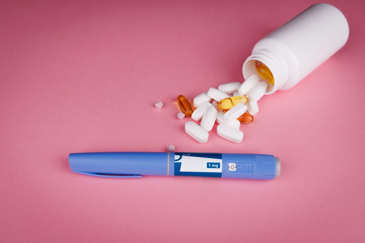 Τα φάρμακα GLP-1 χορηγούνται συνήθως με εβδομαδιαίες ενέσεις, ωστόσο ορισμένα κυκλοφορούν και σε χάπι