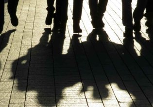 Συμμορία ανηλίκων έκλεβε και λήστευε φούρνους και περίπτερα σε Κηφισιά και Νέα Ερυθραία – 4 συλλήψεις