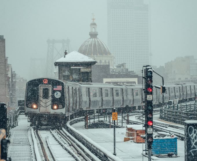Σε κατάσταση συναγερμού 1 στους 7 Αμερικανούς με χιονοθύελλα να πλήττει μεγάλο μέρος των ΗΠΑ [βίντεο]