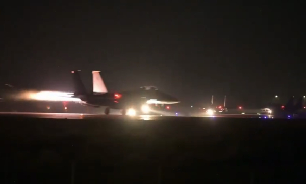 Συρία: Σφοδρές επιθέσεις εξαπέλυσαν οι ΗΠΑ κατά του ISIS – «Για πολύ βαριά αντίποινα», κάνει λόγο ο Τραμπ