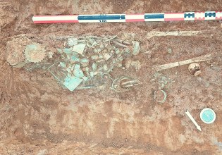 Η «αρχόντισσα με το ανεστραμμένο διάδημα» αποκαλύπτεται στη Βοιωτία και φωτίζει τα μυστικά του 7ου αιώνα π.Χ.