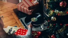 Αll I want for christmas…: Τα γιορτινά τραγούδια «παίζουν» με τα συναισθήματά μας