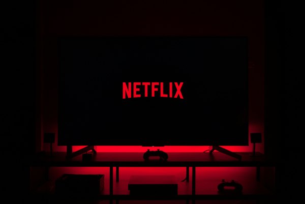 Το email της Netflix στους συνδρομητές της για την εξαγορά της Warner Bros
