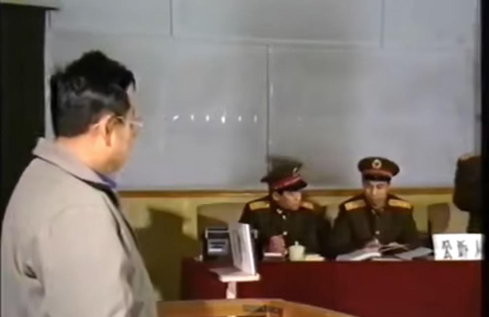 Τιενανμέν 1989: Το αποκαλυπτικό βίντεο της μυστικής δίκης του στρατηγού που αρνήθηκε να πυροβολήσει αμάχους