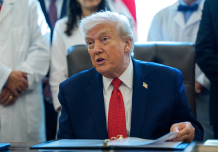 Ο Τραμπ τονίζει πως δεν χρειάζεται έγκριση του Κογκρέσου για να διατάξει πλήγματα στη Βενεζουέλα