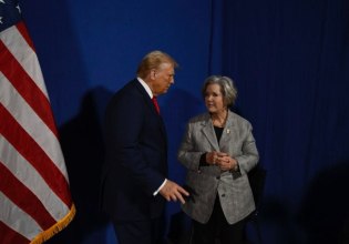 Η προσωπάρχης του Τραμπ, Σούζι Γουάιλς, λέει πως ο πρόεδρος «έχει την προσωπικότητα ενός αλκοολικού»