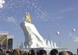 Τουρκμενιστάν: Πούτιν, Ερντογάν και Πεζεσκιάν μεταβαίνουν σε μια από τις πιο μυστηριώδεις χώρες του κόσμου