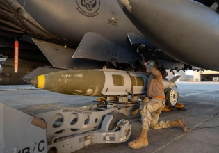 Συρία: Πλήξαμε «πάνω από 70 στόχους» με «αεροσκάφη, ελικόπτερα και πυροβολικό», λένε οι ΗΠΑ