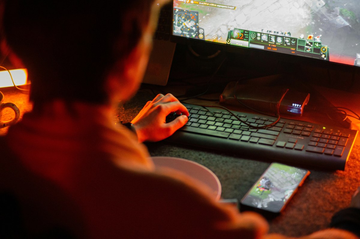 Δίωξη Κυβερνοεγκλήματος: Σύλληψη 49χρονου για εξύμνηση κακοποίησης γυναικών και προτροπή σε αυτοκτονία στο διαδίκτυο