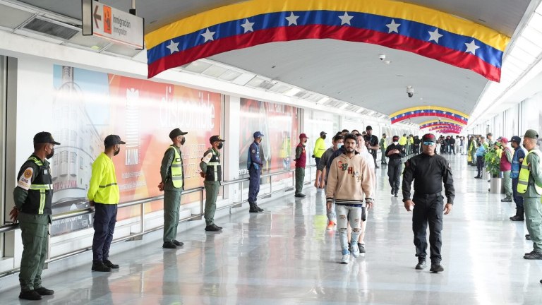 Βενεζουέλα: Νέα άφιξη αεροσκάφους με απελαθέντες από τις ΗΠΑ μετανάστες