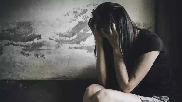 Θεσσαλονίκη: 13χρονη κατήγγειλε βιασμό από 6 νεαρούς 14 έως 19 ετών – Έβγαλαν βίντεο και το ανέβασαν στο διαδίκτυο