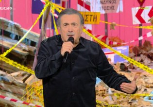 «Είστε η κυβέρνηση του Φραπέ, του Χασάπη και της Ferrari» – Το σαφές μήνυμα του Λάκη Λαζόπουλου μέσα από το «Αλ Τσαντίρι Νιούζ»