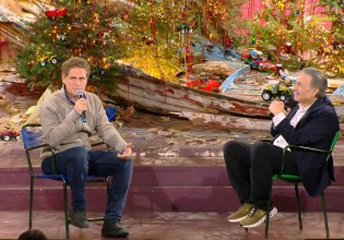 Ο Δημήτρης Λάλος στο «Αλ Τσαντίρι Νιούζ»: «Μπορεί να υπάρχει μίσος αυτή τη στιγμή, είμαστε μια πολύ πολωμένη κοινωνία – Η τέχνη βοηθάει»