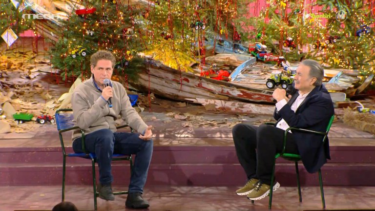 Ο Δημήτρης Λάλος στο «Αλ Τσαντίρι Νιούζ»: «Μπορεί να υπάρχει μίσος αυτή τη στιγμή, είμαστε μια πολύ πολωμένη κοινωνία – Η τέχνη βοηθάει»