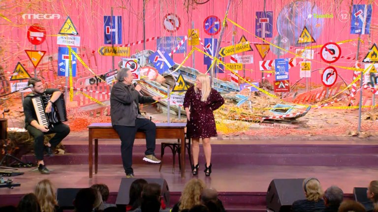 Η TikToker Χαρά Τσιώλη στο «Αλ Τσαντίρι Νιούζ» – Το ξεκαρδιστικό βίντεο με τον Λάκη Λαζόπουλο και τις… πορνοστάρ