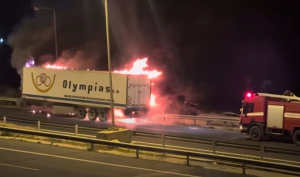 Ηράκλειο: Φωτιά σε νταλίκα-ψυγείο στον ΒΟΑΚ – Μεγάλη κινητοποίηση της Πυροσβεστικής