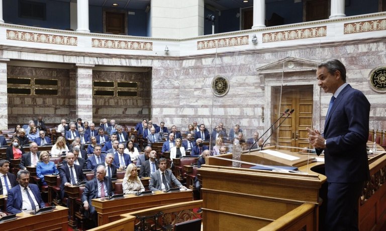 Η οργή των «γαλάζιων» βουλευτών επισφραγίζει μια παρατεταμένη εσωκομματική κρίση – «Μάλωμα» από Μαξίμου στους αντιδρώντες